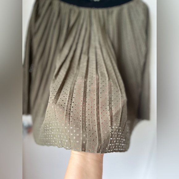 Joe fresh olive eyelet pleated skirt size S - Picture 4 of 10
